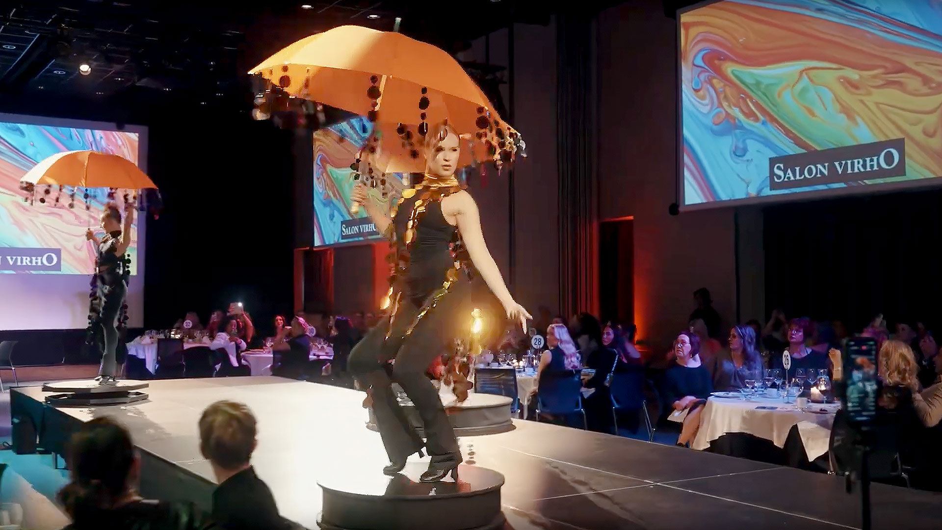 Upeita kampauksia Salon Virholta Kao Salon Division Nordic Show & Dinner -illasta